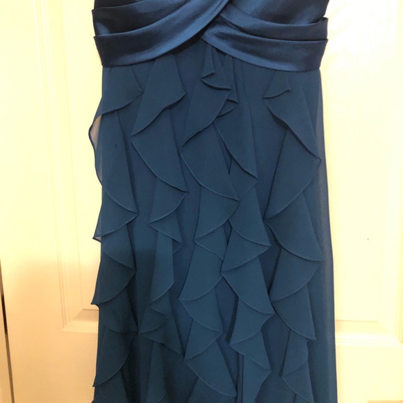 Party dress in blue, built in pads, strapless, knee length. Worn only once. - Picture 1 of 3